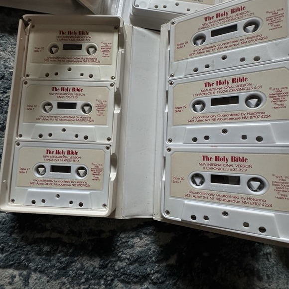 The Holy  Bible New International Version Old testament Tape 1-48 - Picture 6 of 8